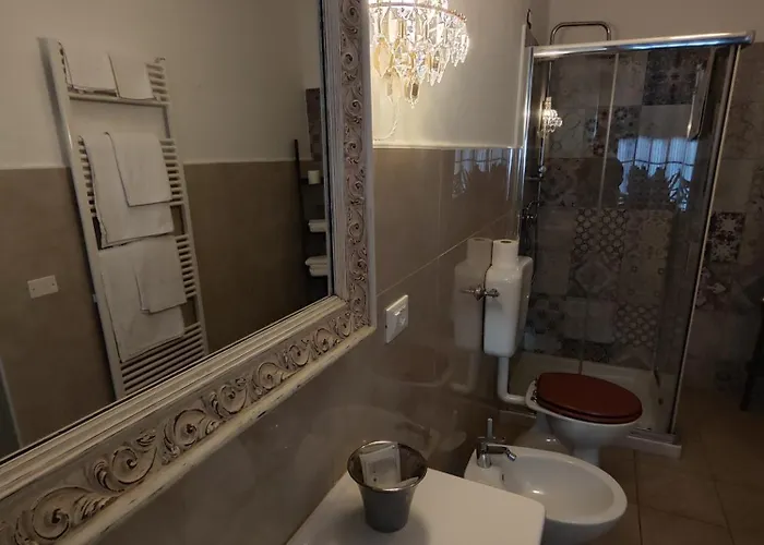 Garda Relais Antica Romelia مونتيشياري